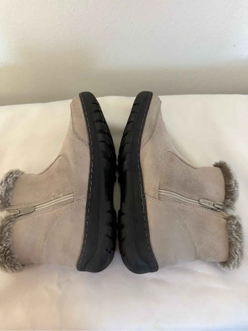 Khombu Taupe Faux Fur Suede Ankle Boots by Khombu. Size 8